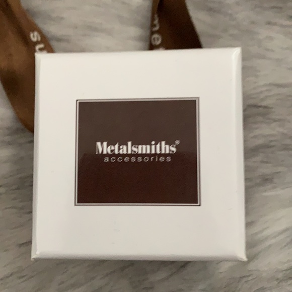 NWOT METALSMITH CO. ‘L’ Letter Necklace - Picture 6 of 9